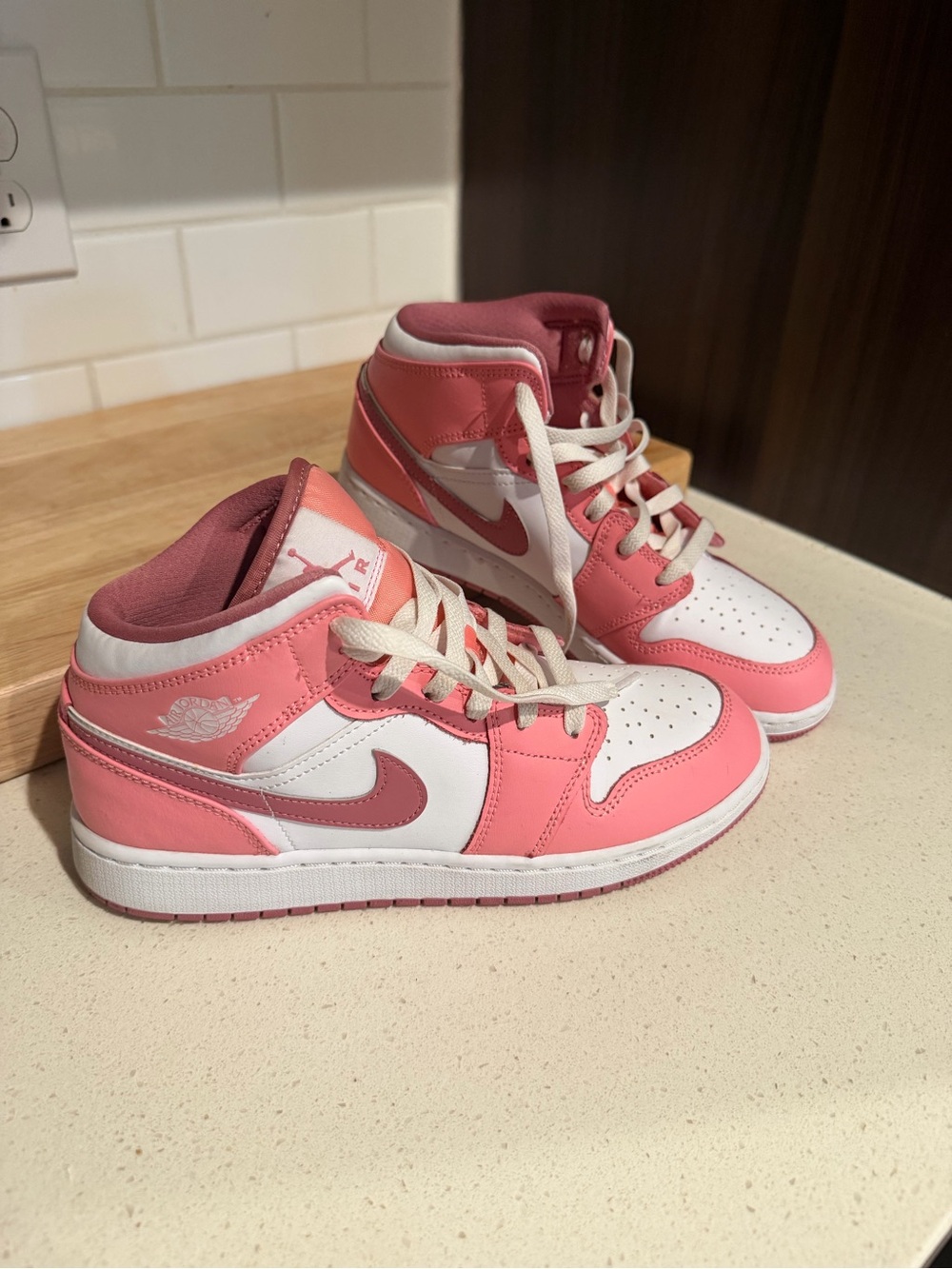 Air Jordan 1 Mid (GS) - Picture 4 of 5